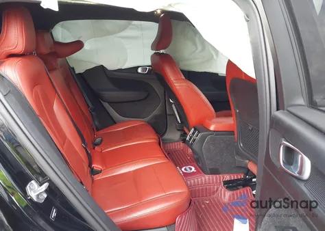 2019 Volvo Xc40 T5 Momentum/T5 R-Design z USA, uszkodzony, nr VIN YV4162XZ8K2008421